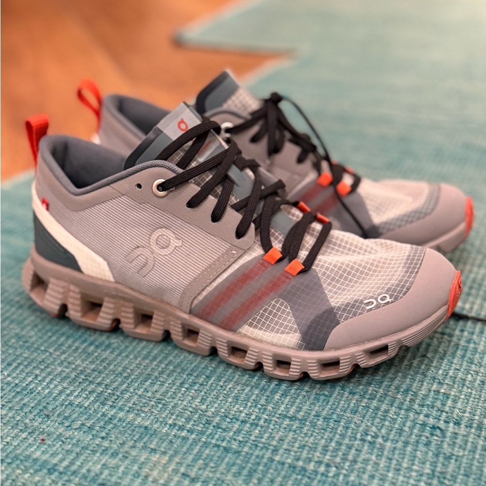 NEW On Cloud X running shoes and Trainer, women, size 6